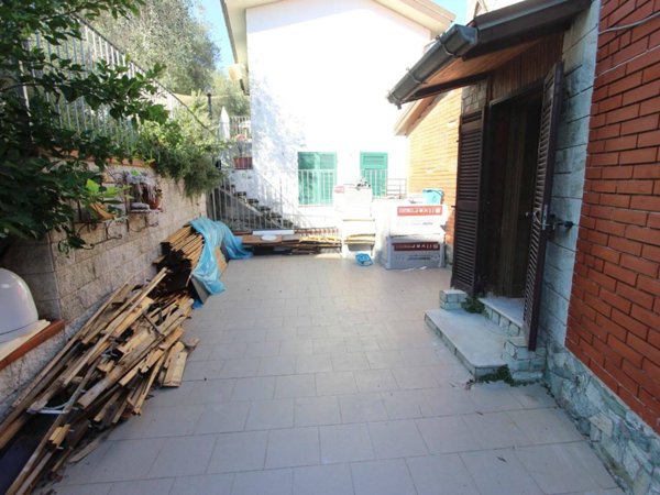 casa indipendente in vendita a La Spezia in zona Chiappa
