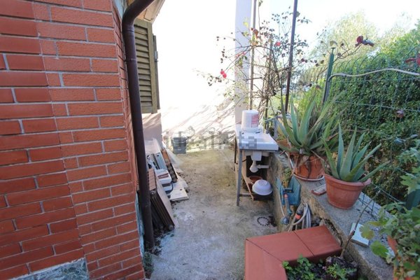 casa indipendente in vendita a La Spezia in zona Chiappa