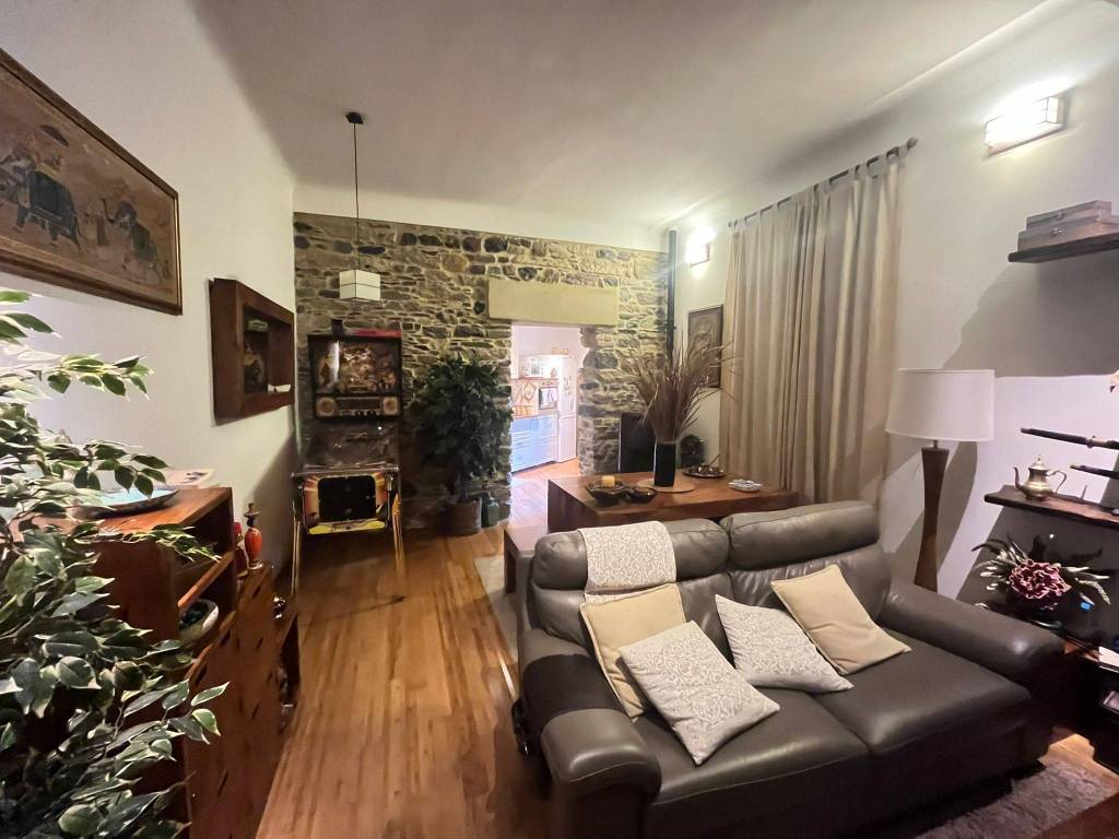 casa indipendente in vendita a La Spezia in zona Chiappa