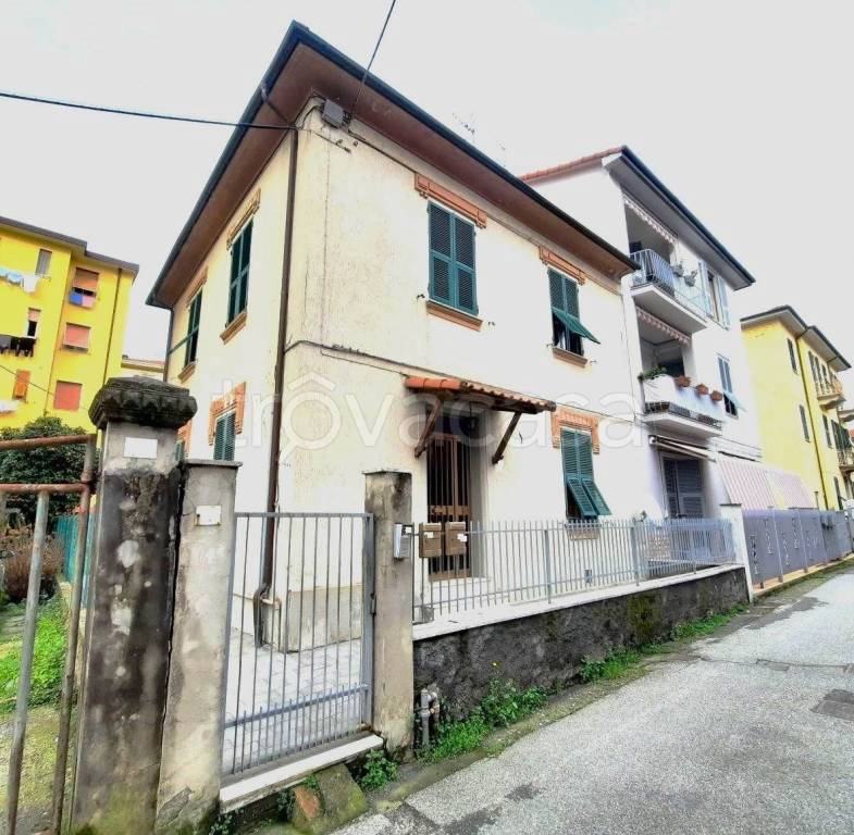 appartamento in vendita a La Spezia in zona Canaletto / Buonviaggio / Migliarina