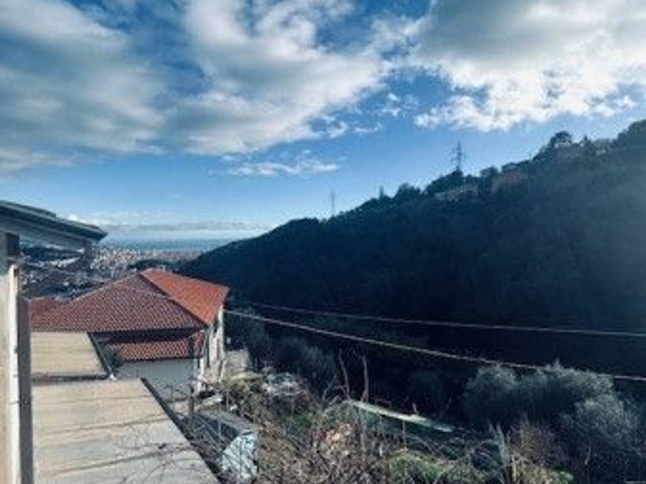 casa indipendente in vendita a La Spezia in zona Chiappa