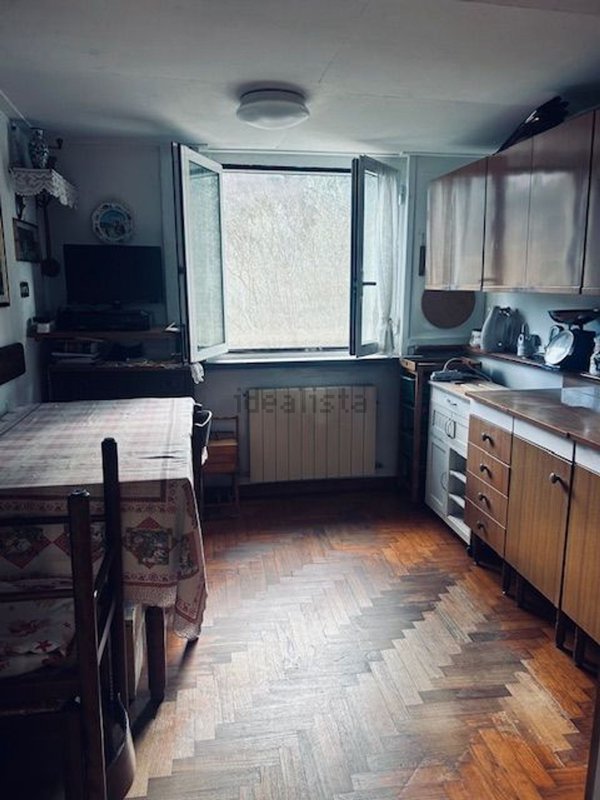 casa indipendente in vendita a La Spezia in zona Chiappa