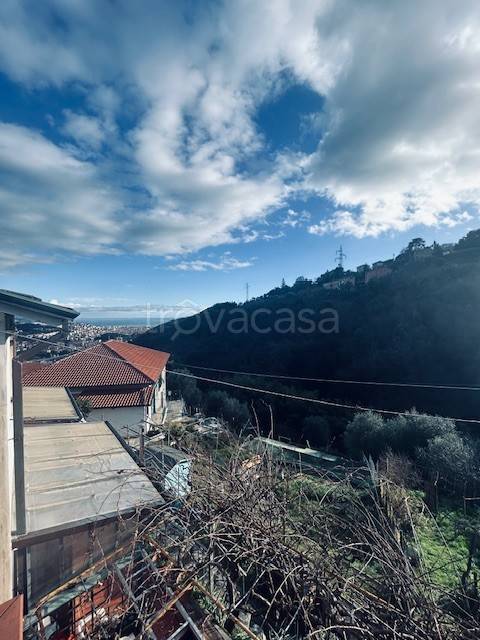 casa indipendente in vendita a La Spezia in zona Chiappa