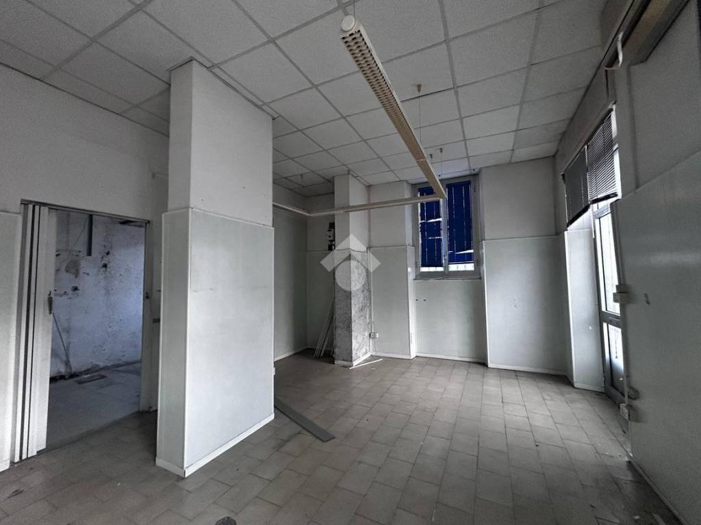 negozio in vendita a La Spezia in zona Chiappa