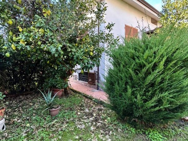 casa indipendente in vendita a La Spezia in zona Chiappa