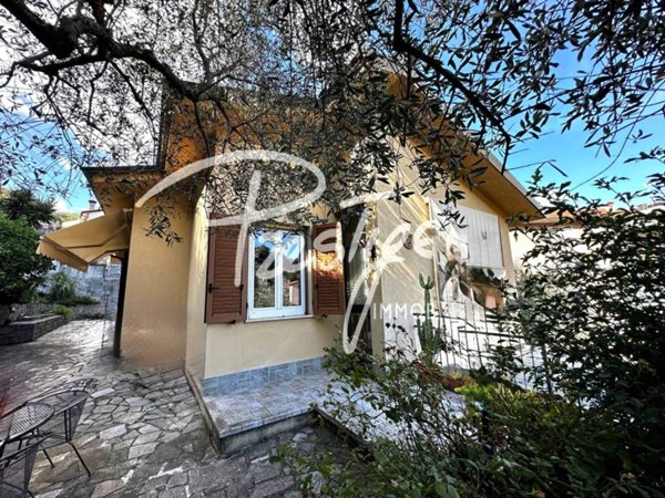 casa indipendente in vendita a La Spezia in zona Chiappa