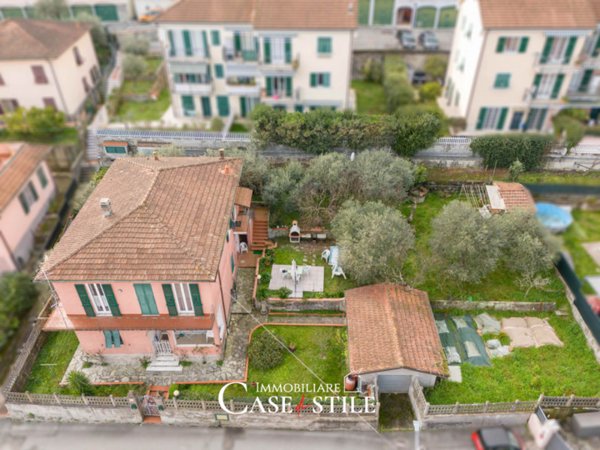casa indipendente in vendita a La Spezia in zona Montepertico