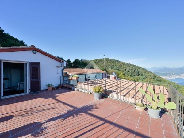 casa indipendente in vendita a La Spezia in zona Marola