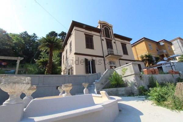 casa indipendente in vendita a La Spezia