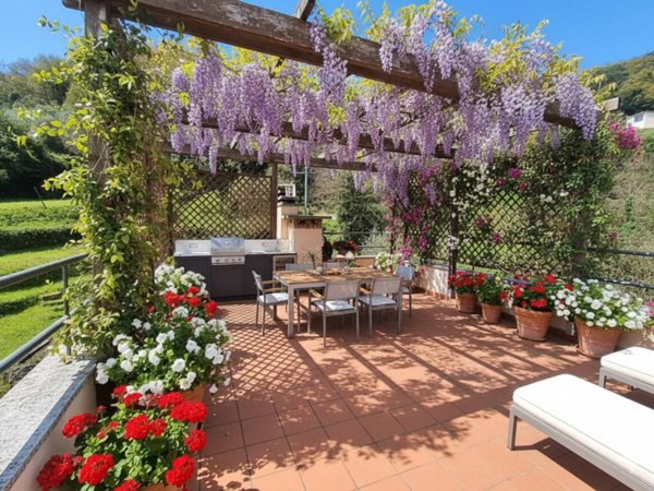 casa indipendente in vendita a La Spezia in zona Chiappa