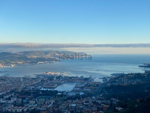 casa indipendente in vendita a La Spezia in zona La Foce / Sant'Anna