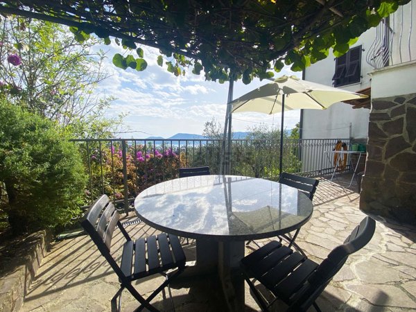 casa indipendente in vendita a La Spezia in zona Carozzo