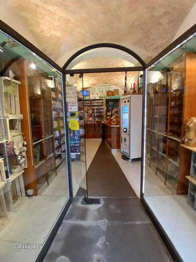 negozio in vendita a La Spezia in zona Centro Storico