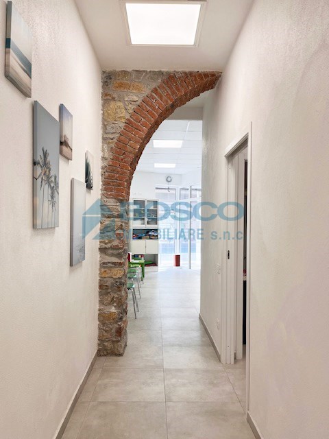 locale commerciale in vendita a La Spezia in zona Chiappa