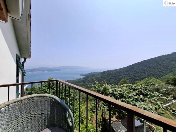 casa indipendente in vendita a La Spezia in zona Campiglia