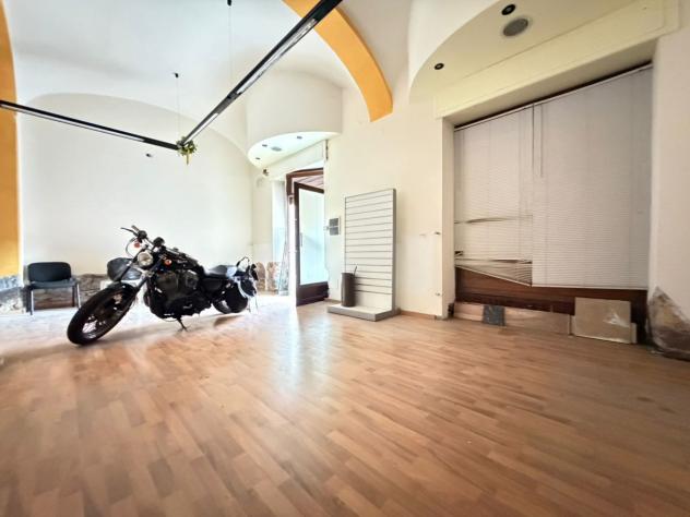 negozio in vendita a La Spezia in zona Chiappa