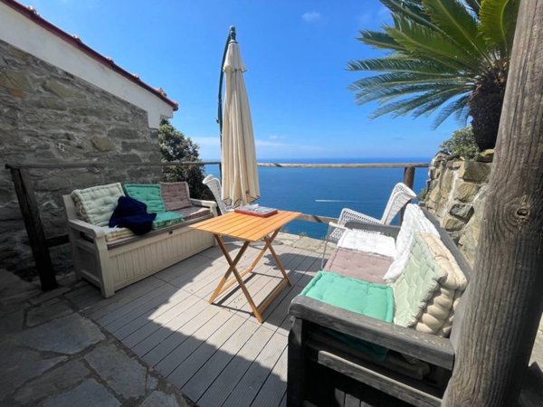 casa indipendente in vendita a La Spezia in zona Schiara