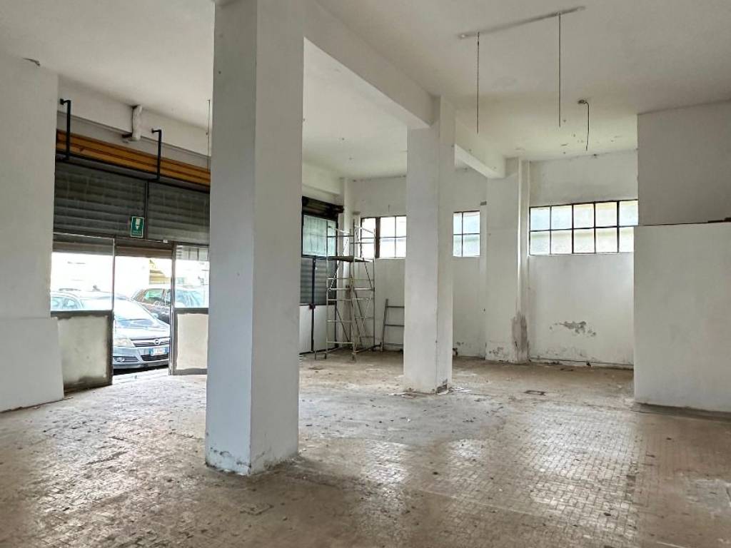 negozio in vendita a La Spezia in zona Valdellora