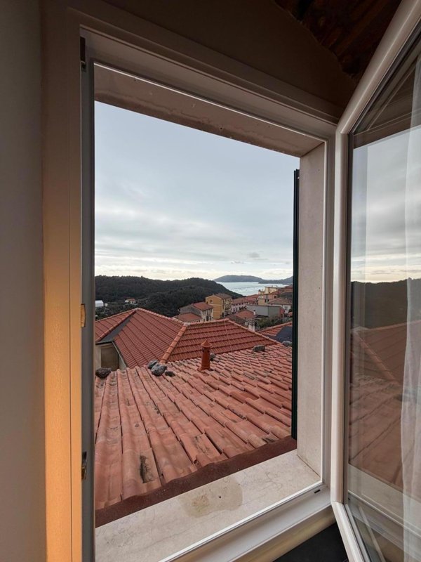 casa indipendente in vendita a La Spezia in zona Pitelli