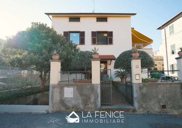 casa indipendente a La Spezia in zona Canaletto / Buonviaggio / Migliarina