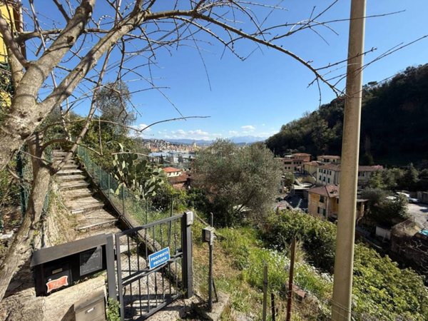 casa indipendente in vendita a La Spezia in zona Chiappa