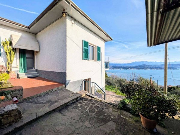 casa indipendente in vendita a La Spezia in zona Campiglia