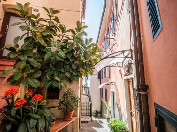 casa indipendente in vendita a La Spezia in zona Pitelli