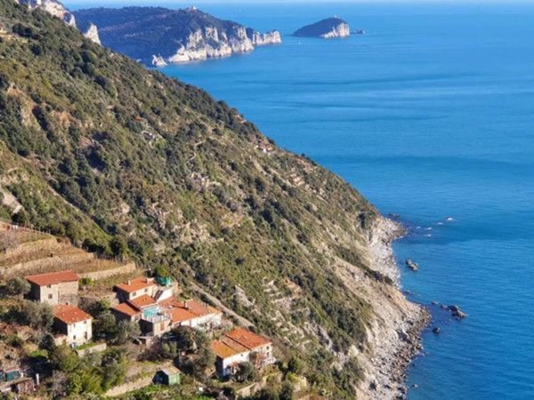 casa indipendente in vendita a La Spezia in zona Campiglia