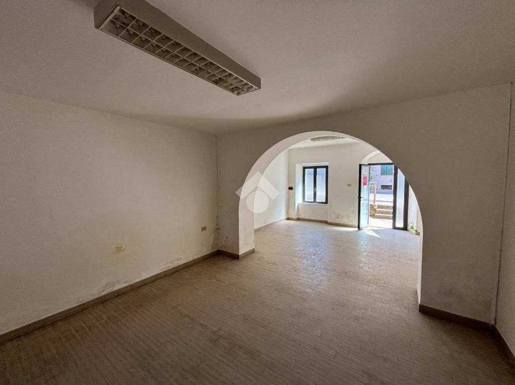 negozio in vendita a La Spezia in zona Canaletto / Buonviaggio / Migliarina