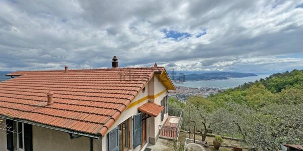 casa indipendente in vendita a La Spezia in zona La Foce / Sant'Anna