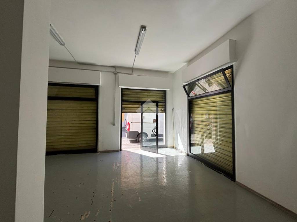 negozio in vendita a La Spezia in zona Canaletto / Buonviaggio / Migliarina