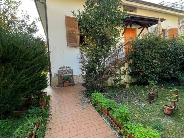 casa indipendente in vendita a La Spezia in zona Chiappa