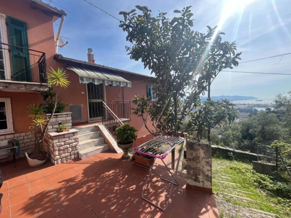 casa indipendente in vendita a La Spezia in zona Chiappa