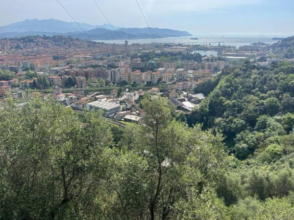 appartamento in vendita a La Spezia in zona Chiappa