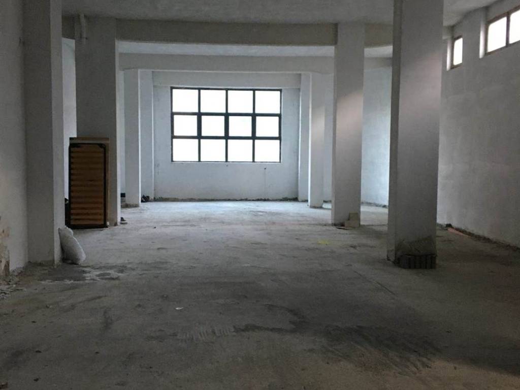 negozio in vendita a La Spezia in zona Chiappa