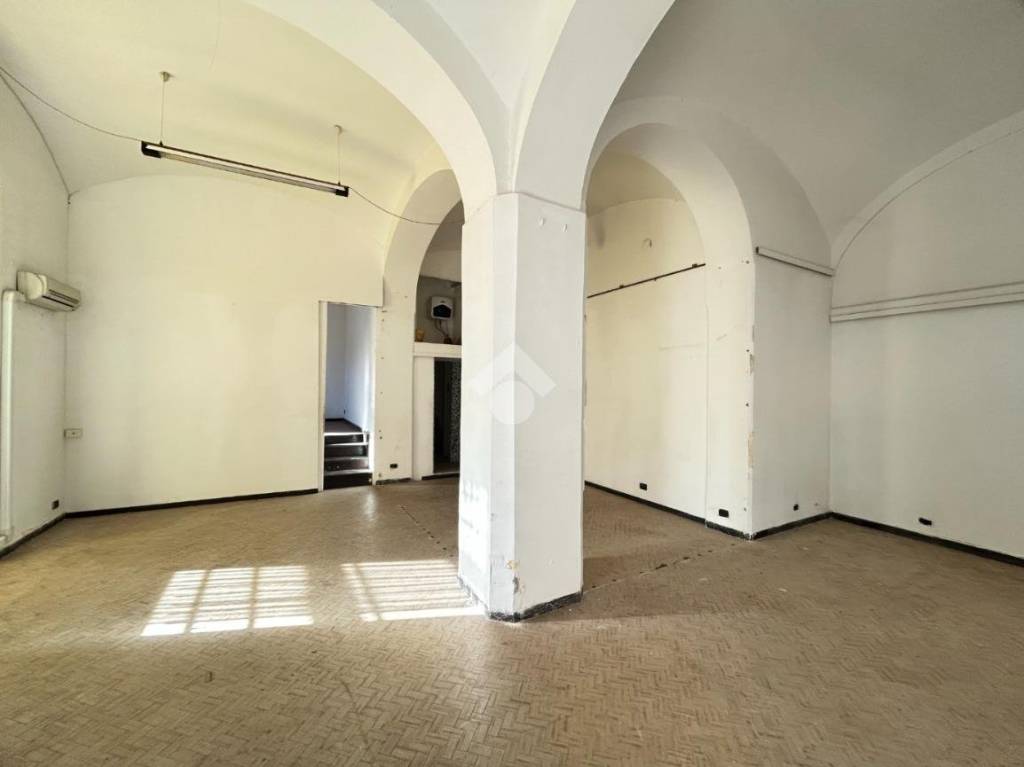 negozio in vendita a La Spezia in zona Chiappa