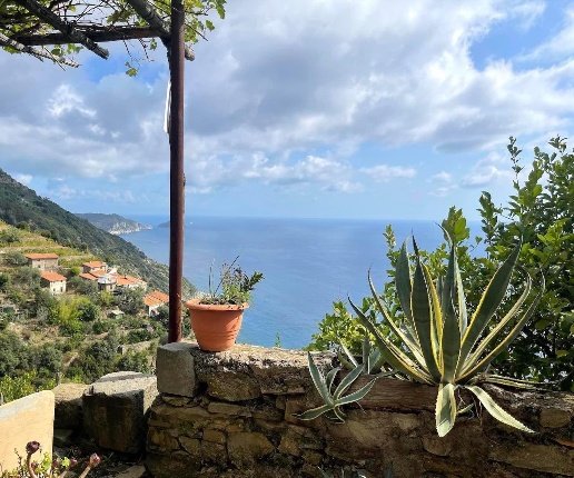 appartamento in vendita a La Spezia in zona Biassa