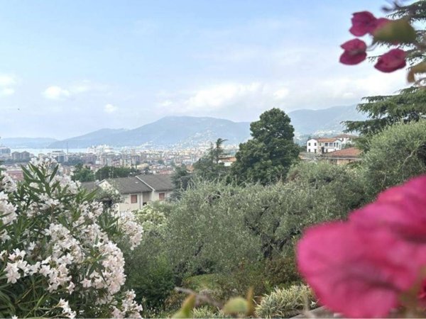 casa indipendente a La Spezia in zona Canaletto / Buonviaggio / Migliarina