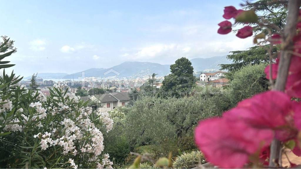 casa indipendente a La Spezia in zona Canaletto / Buonviaggio / Migliarina