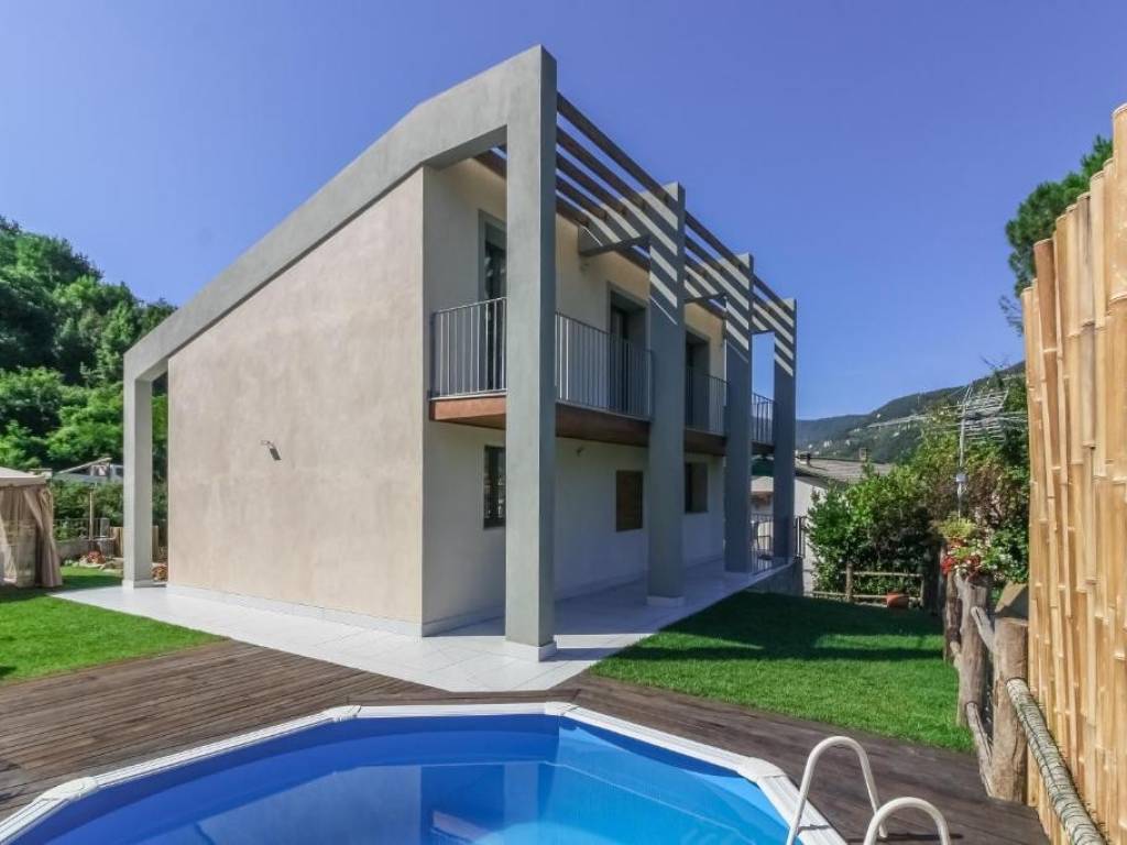 casa indipendente in vendita a La Spezia in zona Chiappa