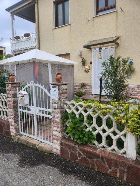 casa indipendente a La Spezia in zona Canaletto / Buonviaggio / Migliarina