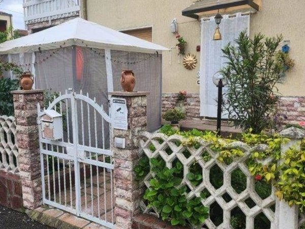 casa indipendente a La Spezia in zona Canaletto / Buonviaggio / Migliarina