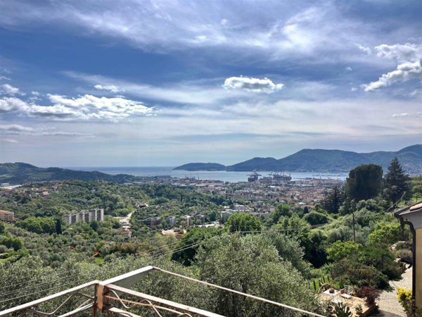 appartamento in vendita a La Spezia in zona Carozzo