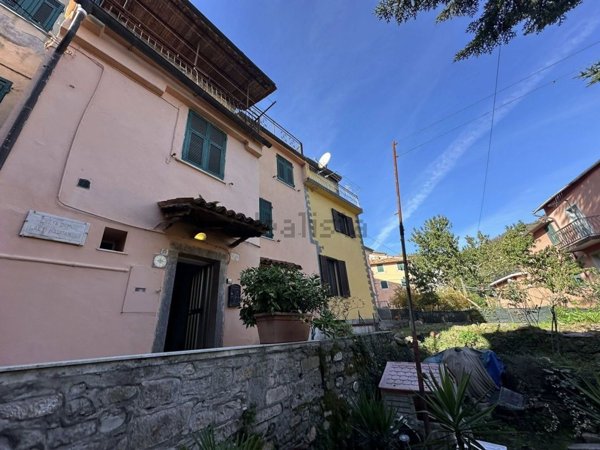 esavano in vendita a La Spezia in zona Biassa