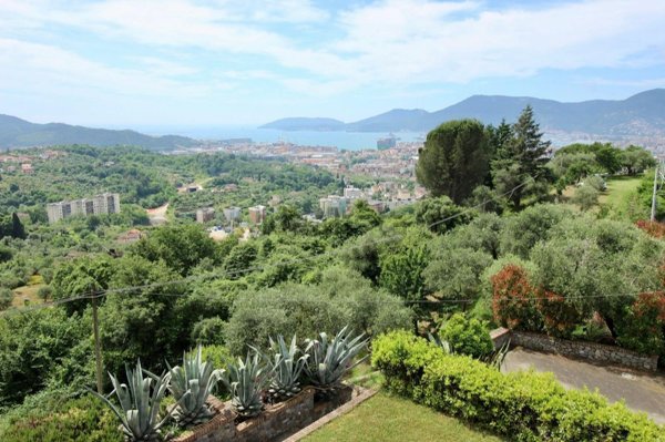 casa indipendente in vendita a La Spezia in zona Carozzo