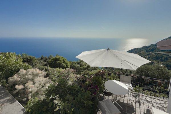 casa indipendente in vendita a La Spezia in zona Schiara