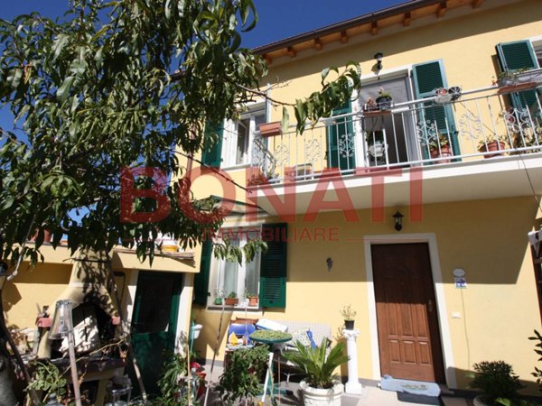 casa indipendente in vendita a La Spezia in zona Montepertico