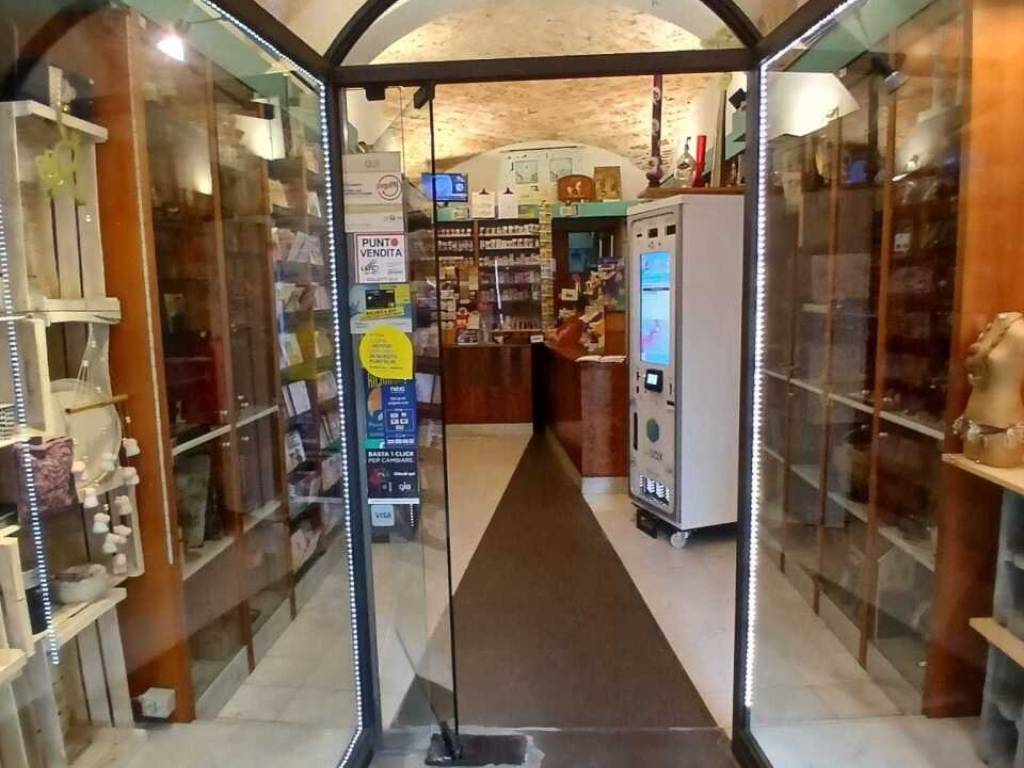 negozio in vendita a La Spezia in zona Centro Storico