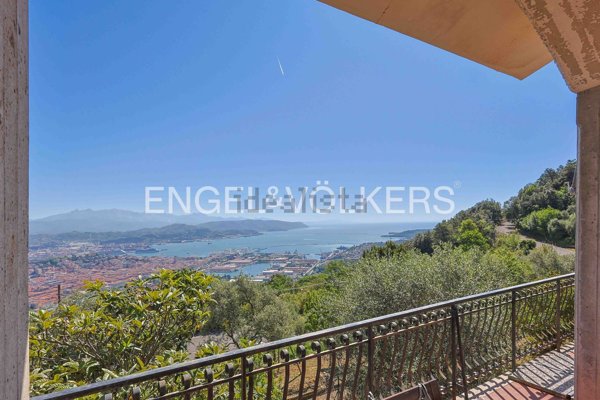 casa indipendente in vendita a La Spezia in zona La Foce / Sant'Anna