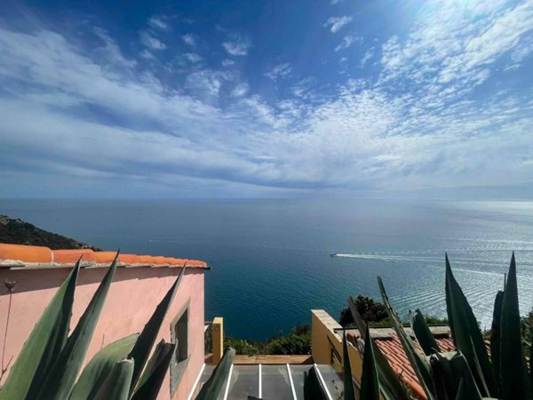 casa indipendente in vendita a La Spezia in zona Campiglia